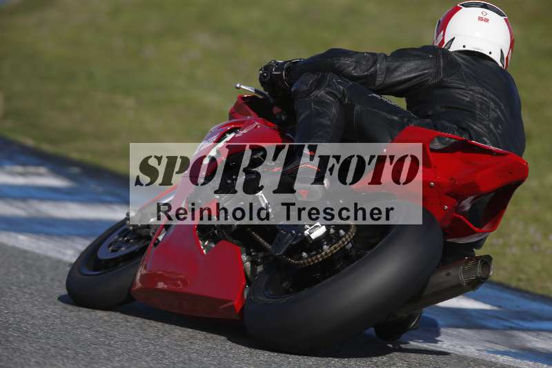 /Archiv-2024/02 29.01.-02.02.2024 Moto Center Thun Jerez/Gruppe rot-red/backside